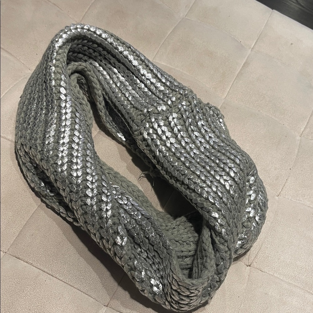 Silver Knit scarf - Picture 2 of 7